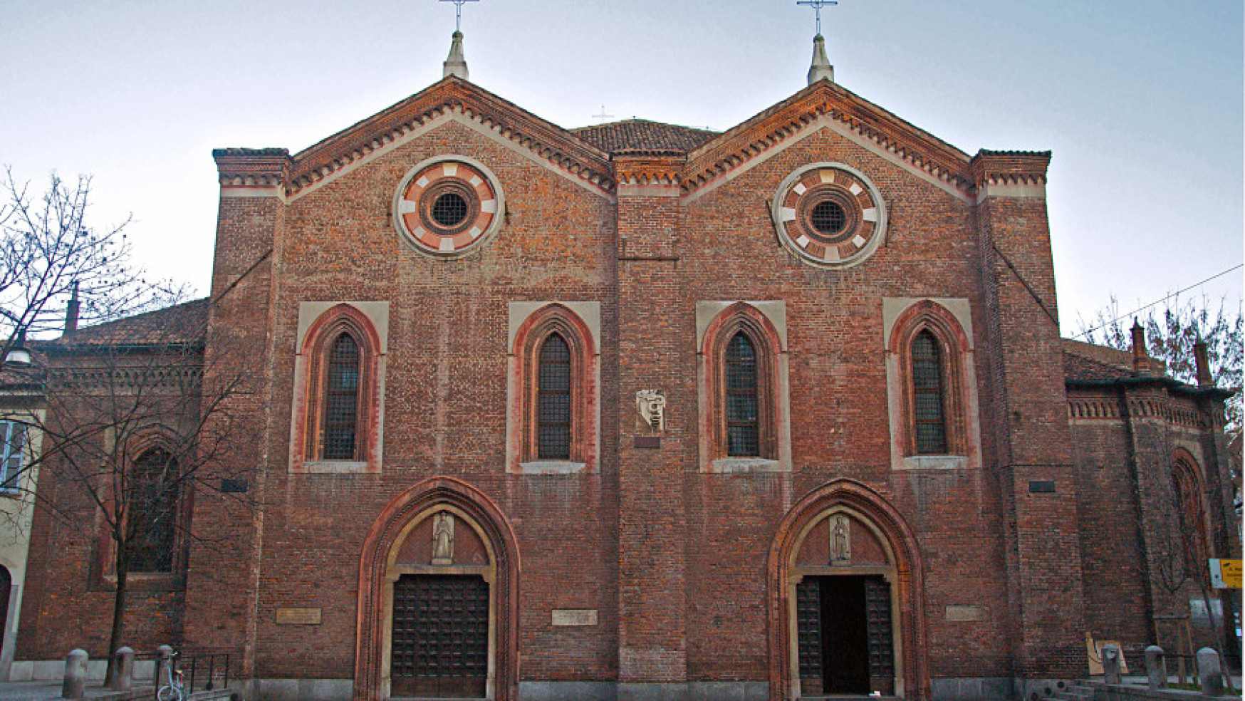 CHIESA “DOPPIA”   CRISTO SENZA BRACCIA