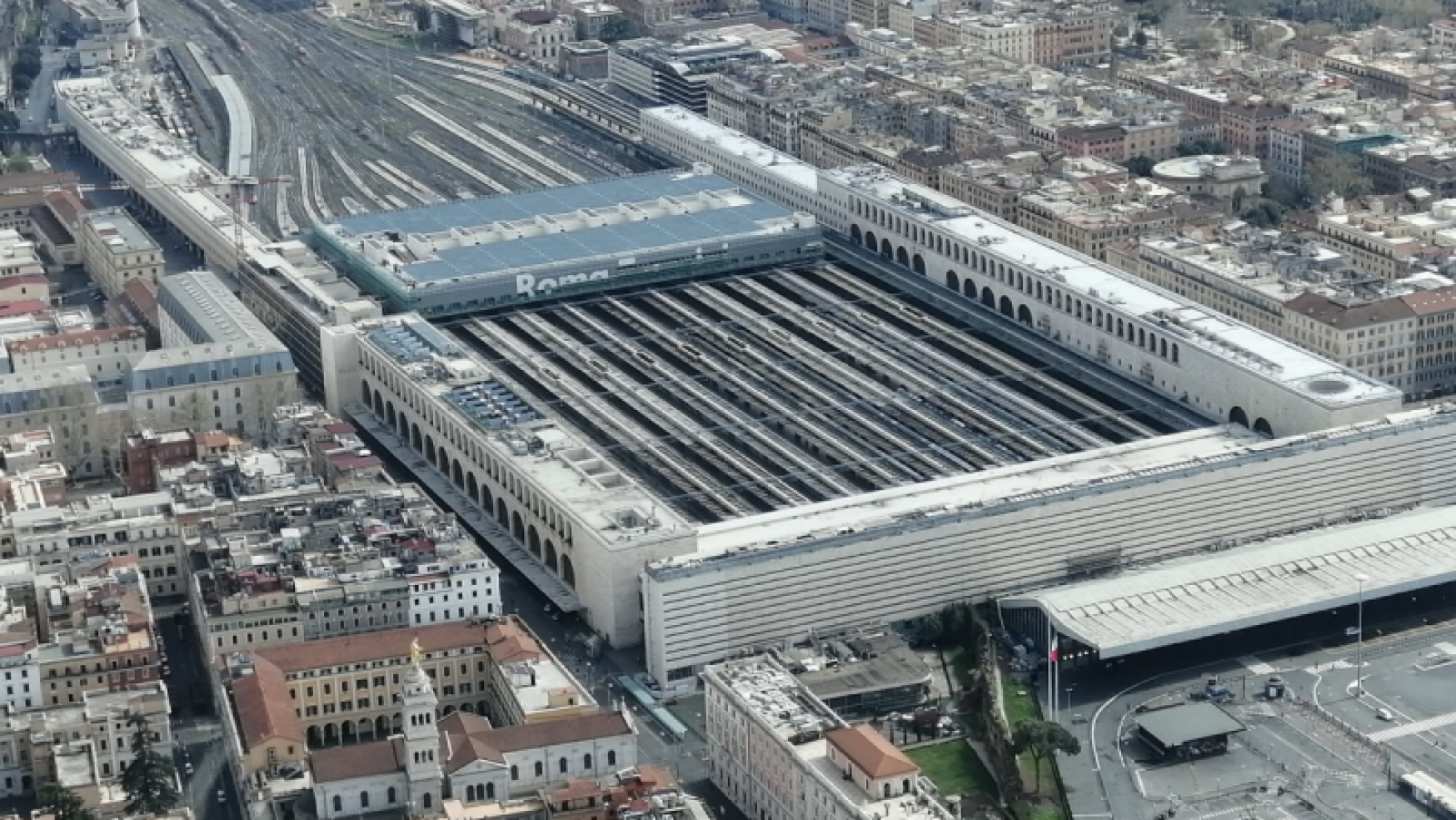 GIORNATA MONDIALE DELLA POESIA, UN VIDEO DI FERROVIE DELLO STATO A ROMA TERMINI
