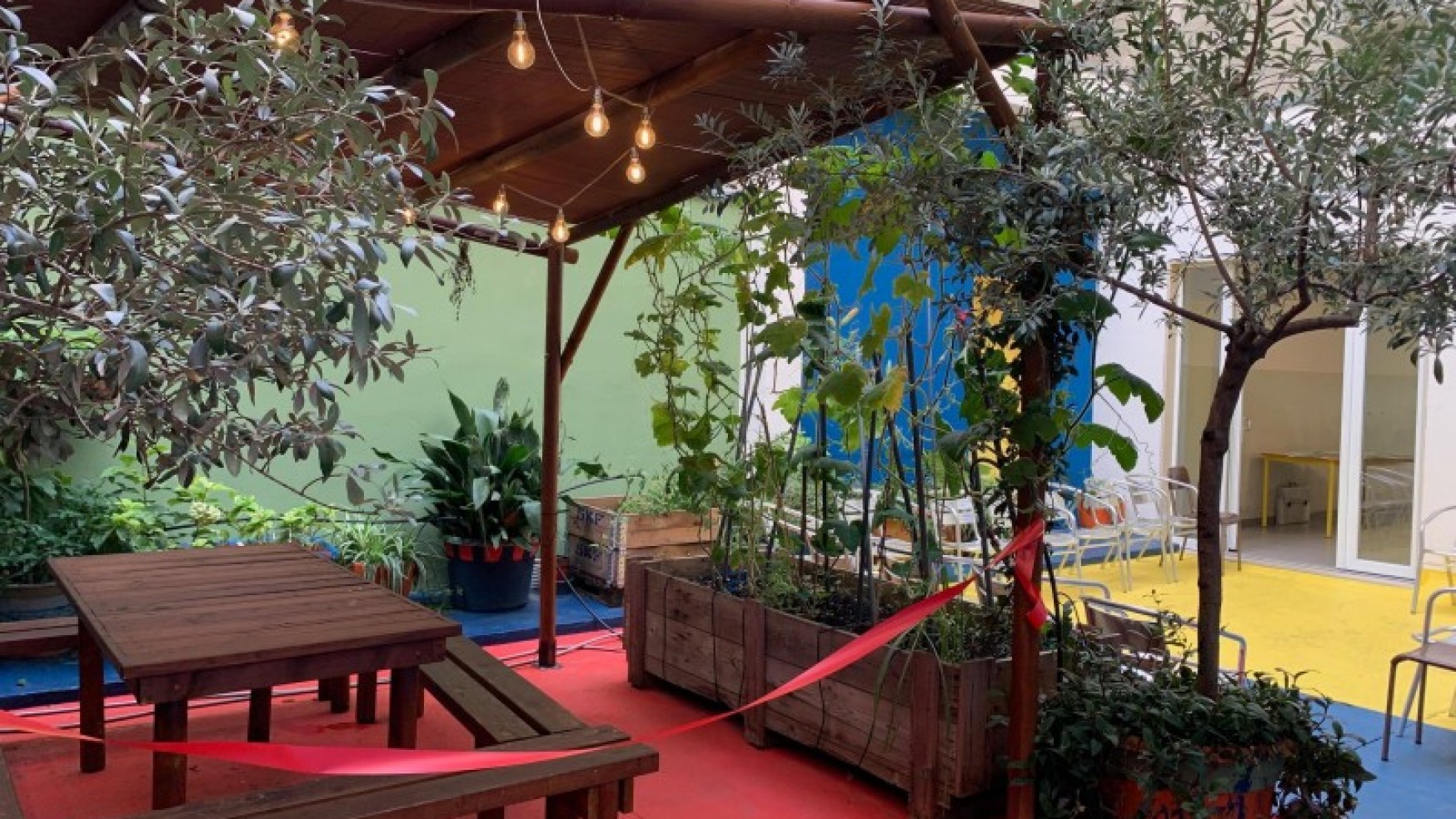 CON INTESA SANPAOLO RIQUALIFICATO IL “GIARDINO DI COMUNITÀ” NEI QUARTIERI PERIFERICI DI MILANO