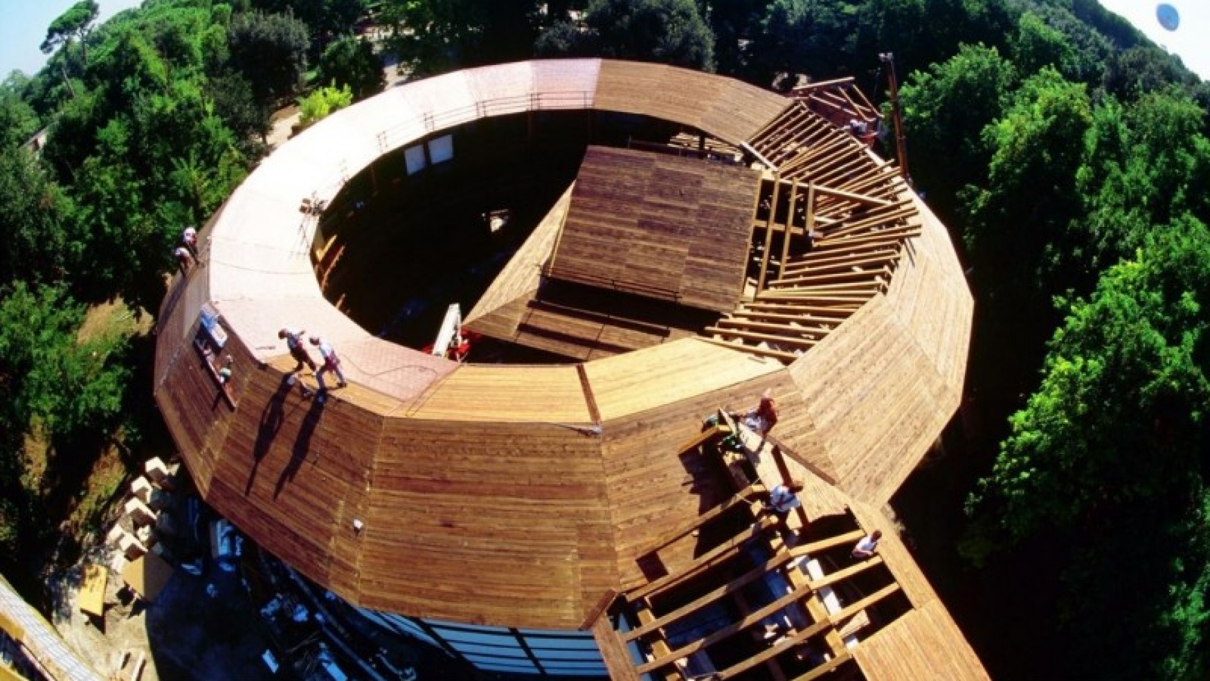 RISCHIA DI CHIUDERE IL “GLOBE THEATRE” DI VILLA BORGHESE: VIDEO – UNA POESIA DI GIGI PROIETTI