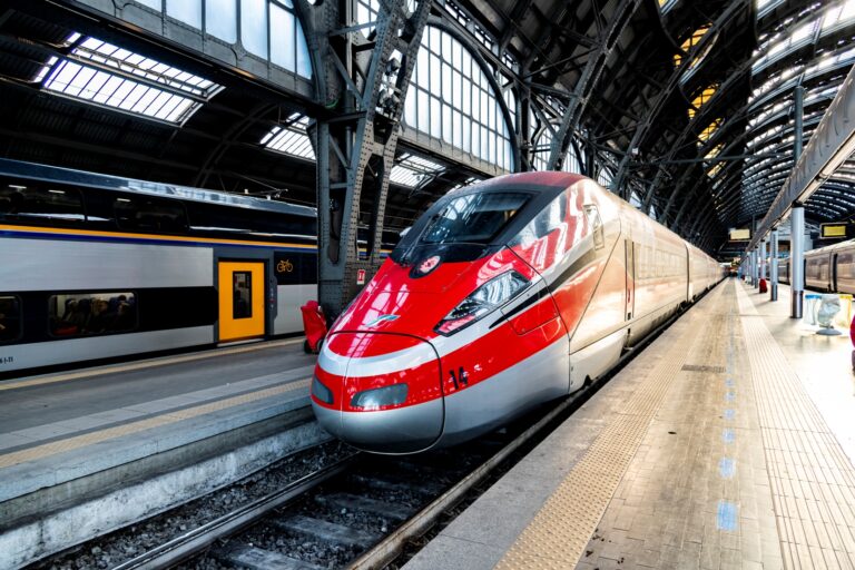 FERROVIE DELLO STATO:  100 MILIARDI DI INVESTIMENTI  PER OLTRE 100 MILIONI  DI PASSEGGERI IN PIÙ  NEI PROSSIMI 5 ANNI