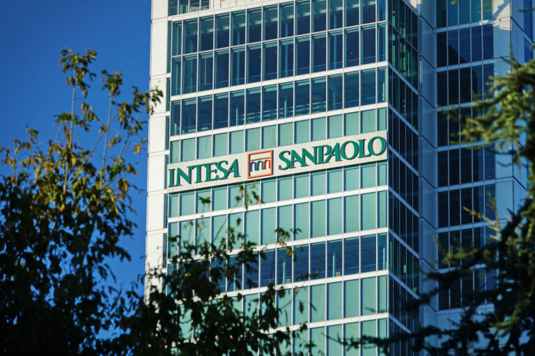 NUOVO ACCORDO  TRA CONFCOMMERCIO  E INTESA SANPAOLO:  5 MILIARDI DI CREDITO  ALLE IMPRESE PER LA  COMPETITIVITA’ E POS