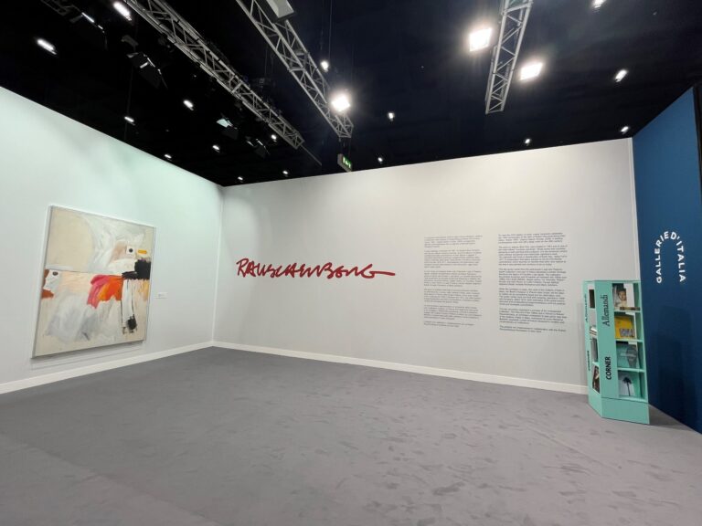 MIART 2025, INTESA SANPAOLO MAIN PARTNER: MOSTRA DEDICATA A RAUSCHENBERG E VISITA AL CAVEAU DELLE GALLERIE D’ITALIA A MILANO